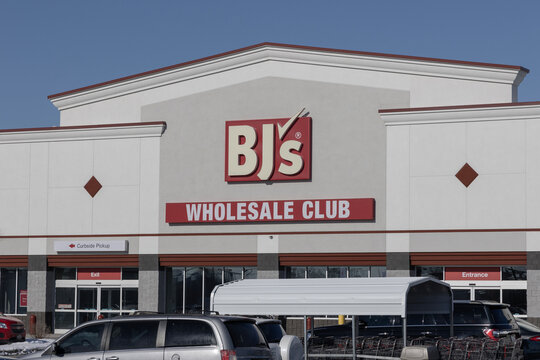 BJ's Wholesale Club warehouse store. BJs Wholesale Club offers discount prices to its members.