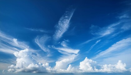 cirros sobre cielo azul de verano cielo azul con fondo de nubes blancas fondo de nubes sobre cielo azulado
