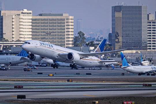 Los Angeles Intl. Airport 1-18-2025 Inglewood, CA USA..

United Airlines Boeing 787-9 N29961 departure from 25R at Los Angeles International Airport