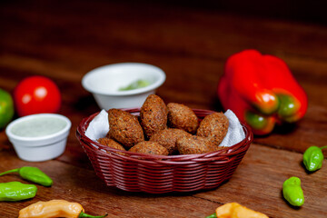 Comida de boteco quibe frito com queijo