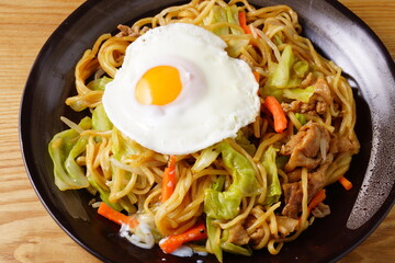 目玉焼き　焼きそば