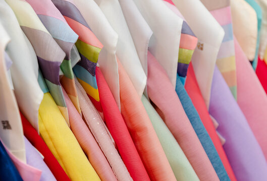 여자,한복,저고리,치마,옷가게,상점,창원시,경남