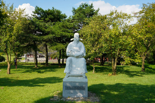 1,콘크리트,조각,조선시대,학자,이색,잔디,공원,문헌서원,영모리,서천군,충남