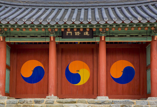 3,태극문,출입문,닫힘,기둥,현판,기와지붕,기와집,진수문,문헌서원,영모리,서천군,충남