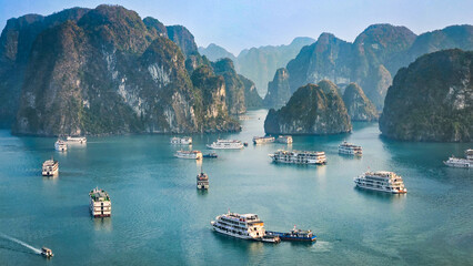 Halong bay cruise ships