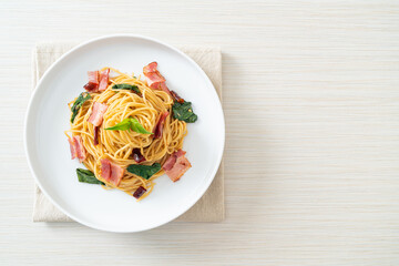 Stir-Fried Spaghetti With Dried Chili And Bacon