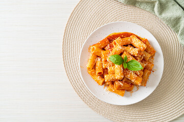 Rigatoni pasta with tomato sauce and cheese