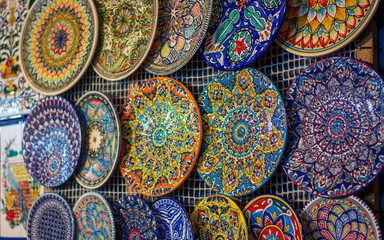 the splendid colours of oriental ceramics with large patterns