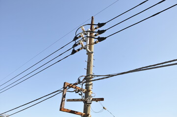 電信柱と電線