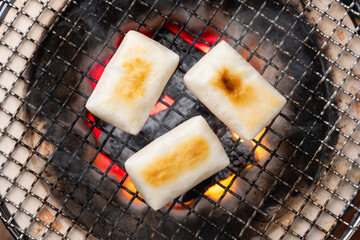 香ばしく焼き上げた七輪の焼き餅