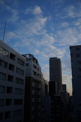Obraz premium 羊雲と空と街の風景