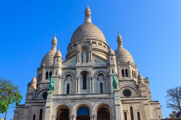 Obraz premium Basilica of the Sacred Heart of Montmartre, commonly known as Sacre-Coeur Basilica in Paris, France