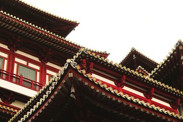 Fototapeta premium Low angle of Chinese temple architecture