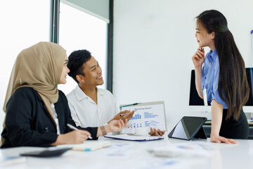 Diverse colleagues collaborative brainstorming at office briefing, Young Business Asian people explaining analysis at the meeting Multiethnic startup work.	