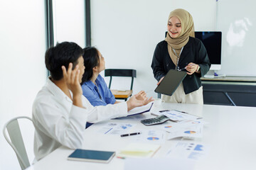 Diverse colleagues collaborative brainstorming at office briefing, Young Business Asian people explaining analysis at the meeting Multiethnic startup work.	