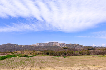北海道壮瞥町、南側から眺めた有珠山【4月】