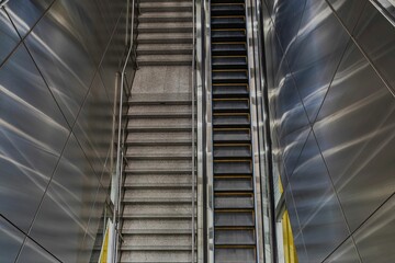 Obraz premium Stairs and escalator inside a building