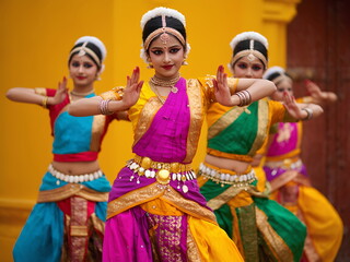 Obraz premium Traditional Indian Dance Performance for Independence Day