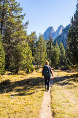 Obraz premium Young hiker woman in autumn in Aiguestortes and Sant Maurici National Park, Spain