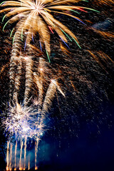 feu d'artifice  doré et bleu