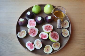 Ripe figs served with honey on a plate