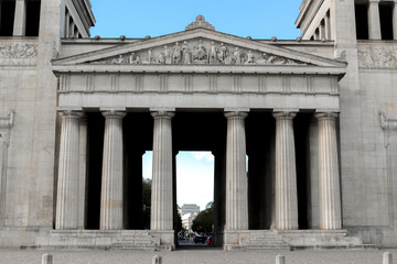 Fototapeta premium Front facade of the Glyptothek art museum building in Munich, Germany