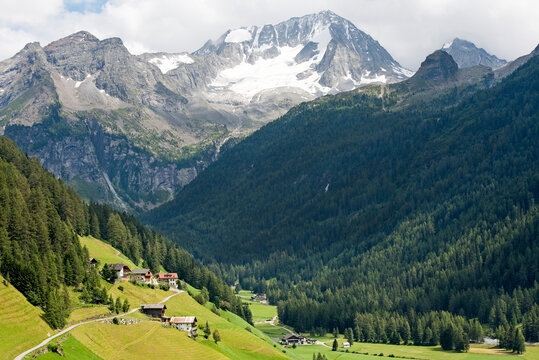 Riva di Tures (Rein in Taufers), Riva Valley  (Val di Riva) (Reintal), South Tyrol (Alto Adige), Italy