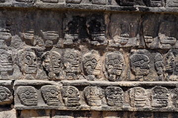 Runes sculptés sur pierre. Ruines Mayas de Chichen Itza. Yucatan. Mexique.