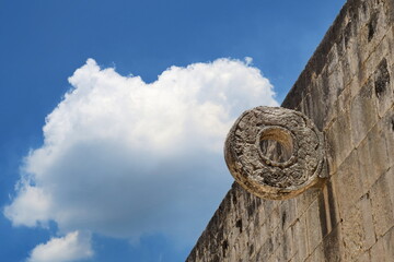 Chichén itzá. Anneau en pierre de jeu de balle maya. Yukatan. Mexique.