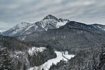 Obraz premium Alpen bei Reutte mit der Seilbrücke Highline179