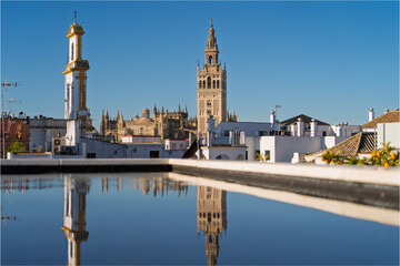 Obraz premium Sevilla Kathedrale & La Giralda an der Plaza del Triunfo, Sevilla, Spanien / Catedral de Sevilla