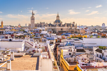 Über den Dächern von Sevilla / Kathedrale & La Giralda an der Plaza del Triunfo, Sevilla, Spanien / Catedral de Sevilla