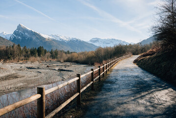 Fototapeta premium Mountain landscape. railings going into the distance