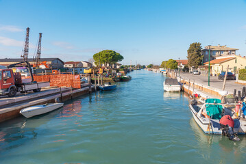 Obraz premium Vibrant canal with boats and construction in Treporti