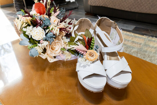 Bride's bouquet and slippers / ramo y zapatillas de la novia