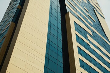 Obraz premium A tall building with a prominent clock tower on top