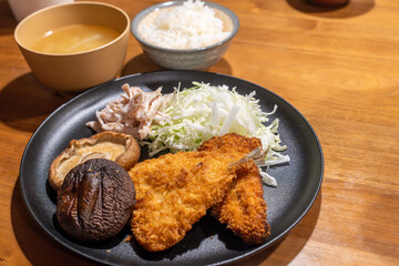大きな椎茸とアジフライ