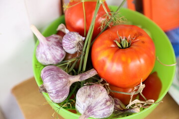 tomatoes and garlic 