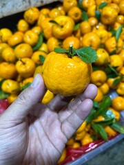 pile of fresh oranges in the fruit shop