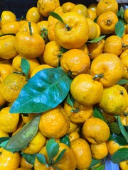 pile of fresh oranges in the fruit shop