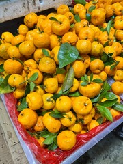 pile of fresh oranges in the fruit shop