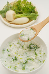 日本の食べ物｜七草がゆ　イメージ