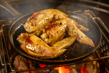 チキンステーキ　Chicken steak outdoors at a campsite