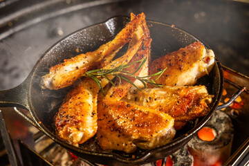 チキンステーキ　Chicken steak outdoors at a campsite
