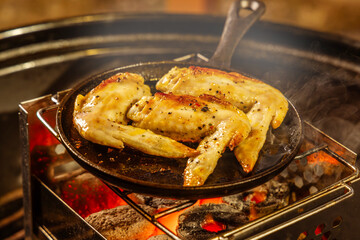 チキンステーキ　Chicken steak outdoors at a campsite