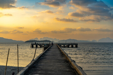 Fototapeta premium pier in the sunset