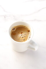 朝のひとときにぴったりのカフェ・オ・レは、ミルクをたっぷり入れたコーヒー
