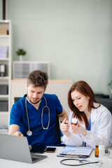 Obraz premium octors and nurse going over patient's results discussing over medical x-ray