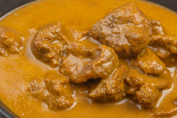 plat de curry d'agneau, en gros plan.