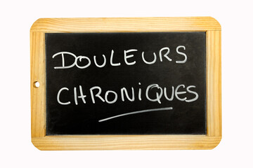 Obraz premium les mots douleurs chroniques écrit en français sur une ardoise